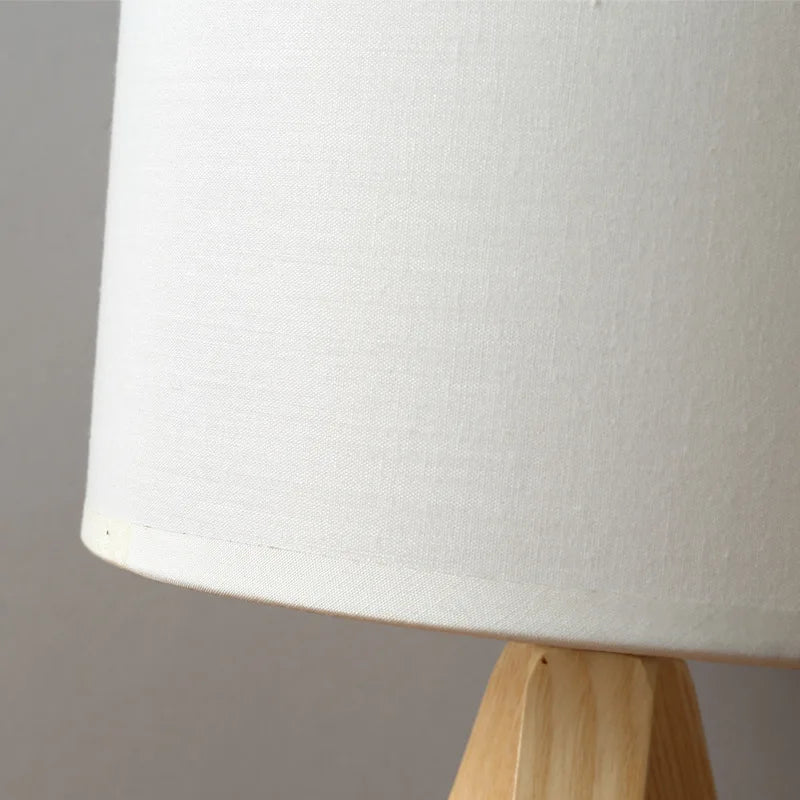 Paxley – Modern wooden table lamp