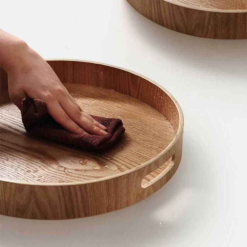Slim, round serving trays made of wood